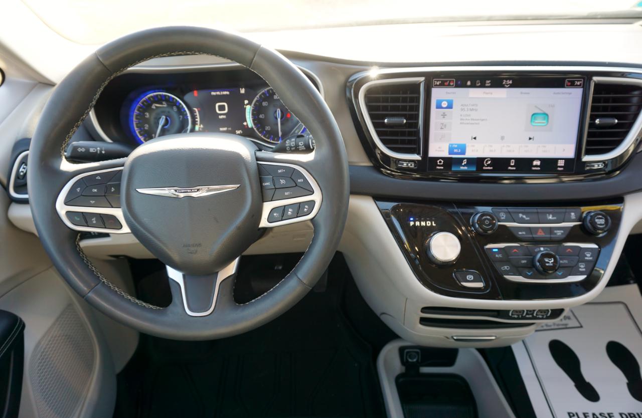 Chrysler Pacifica Touring L 2023