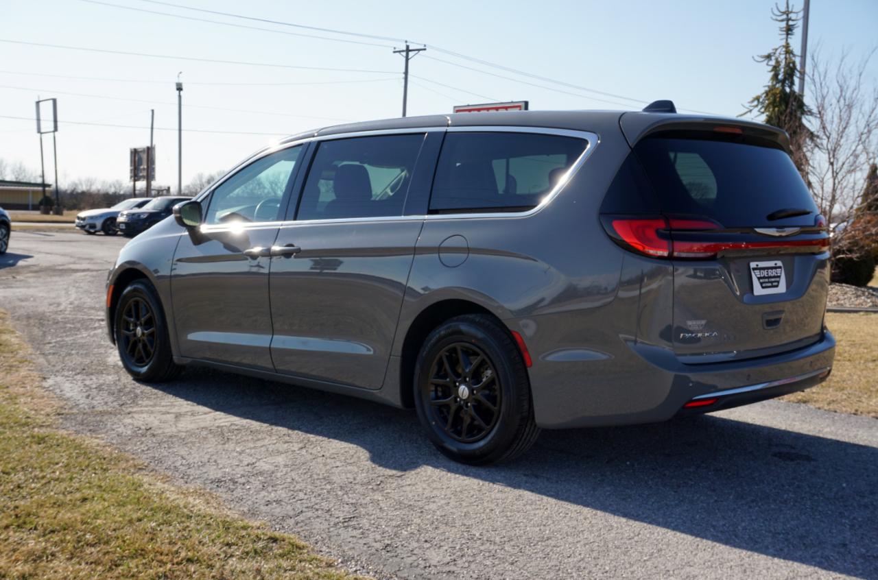 Chrysler Pacifica Touring L 2023