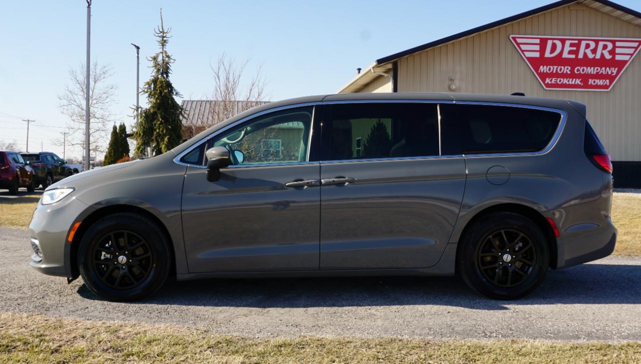 Chrysler Pacifica Touring L 2023