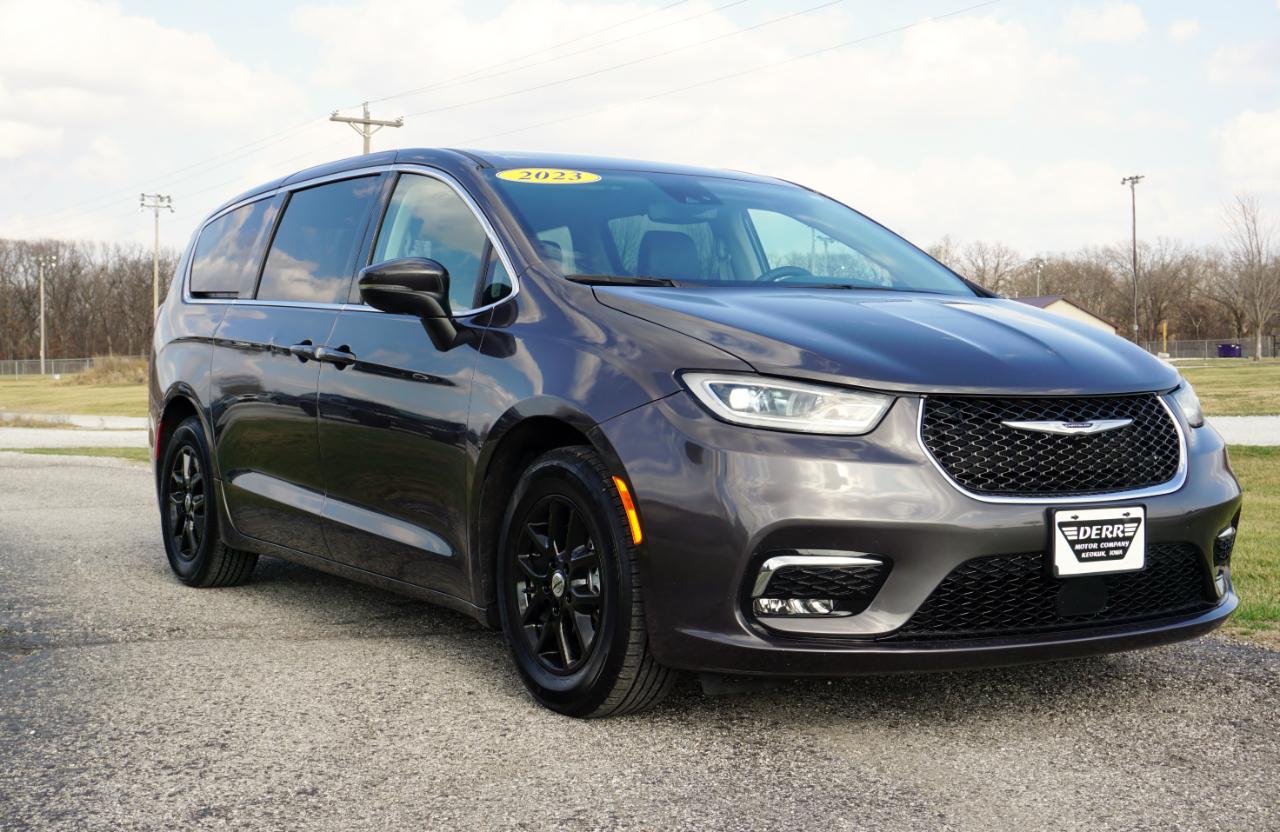 Chrysler Pacifica Touring L 2023