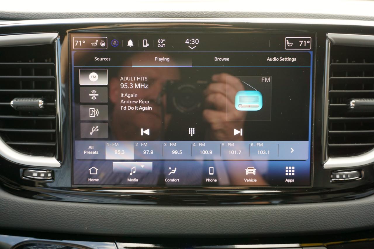 Chrysler Pacifica Touring L 2023