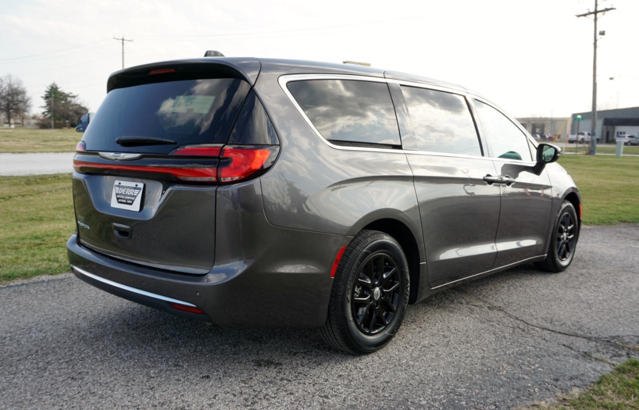 Chrysler Pacifica Touring L 2023