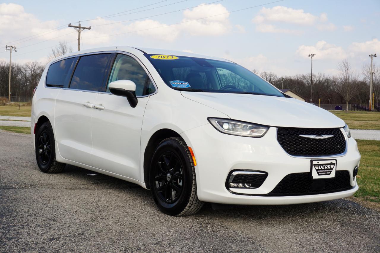 Chrysler Pacifica Touring L 2023