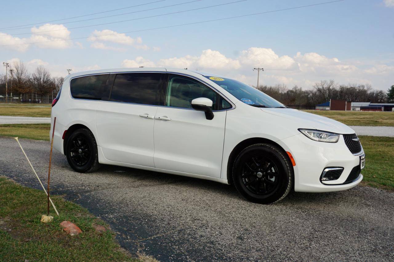 Chrysler Pacifica Touring L 2023