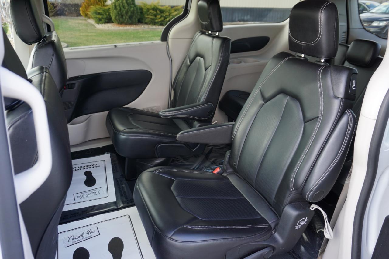 Chrysler Pacifica Touring L 2023