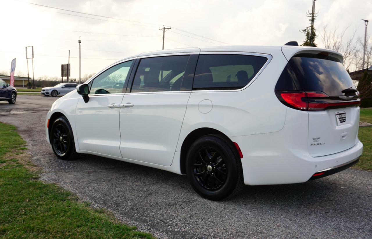 Chrysler Pacifica Touring L 2023