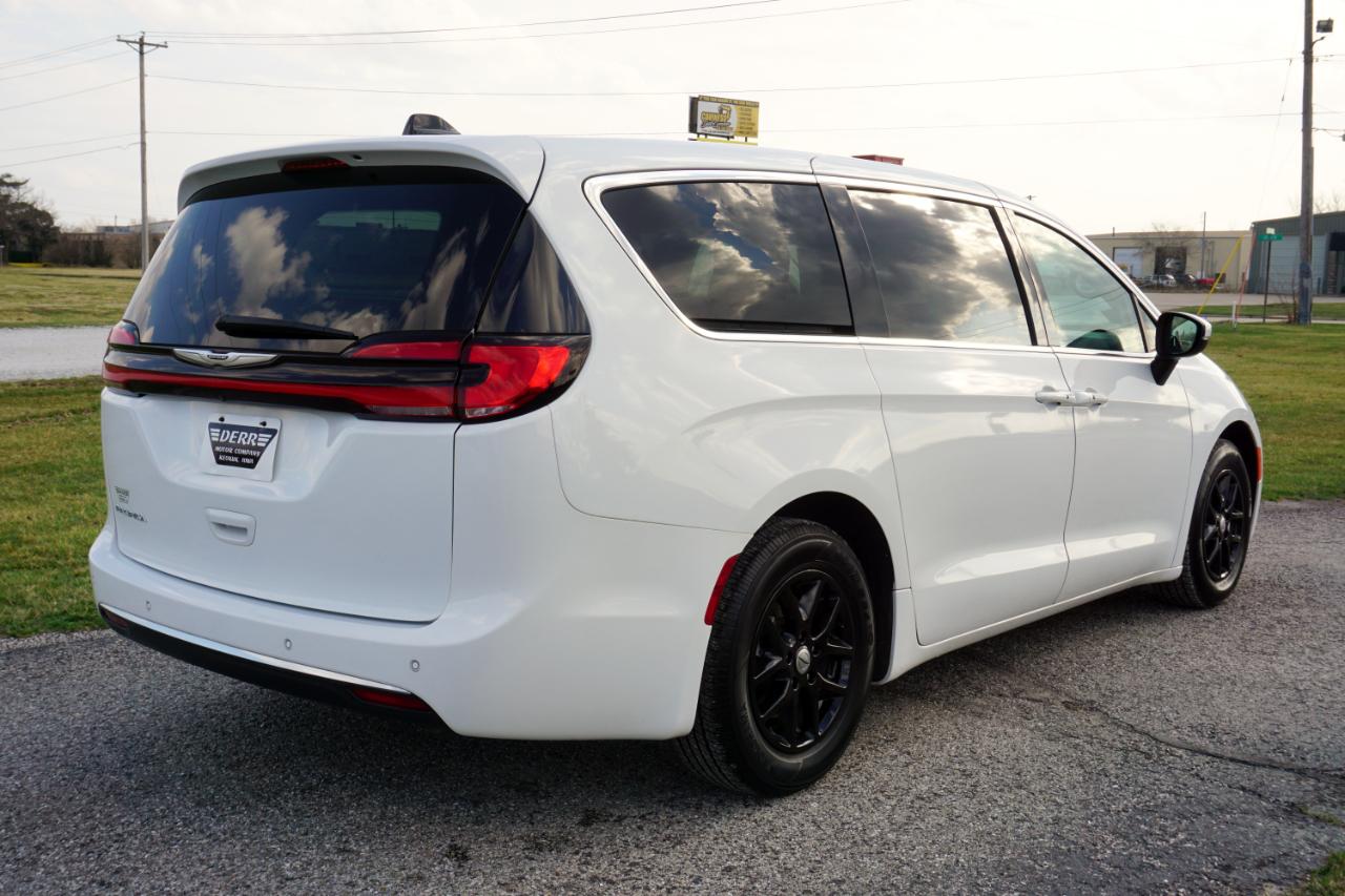 Chrysler Pacifica Touring L 2023