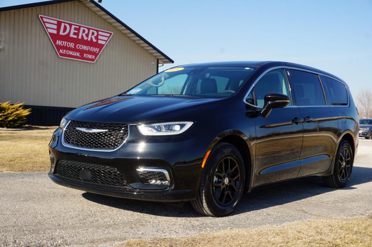 Chrysler Pacifica Touring L 2023