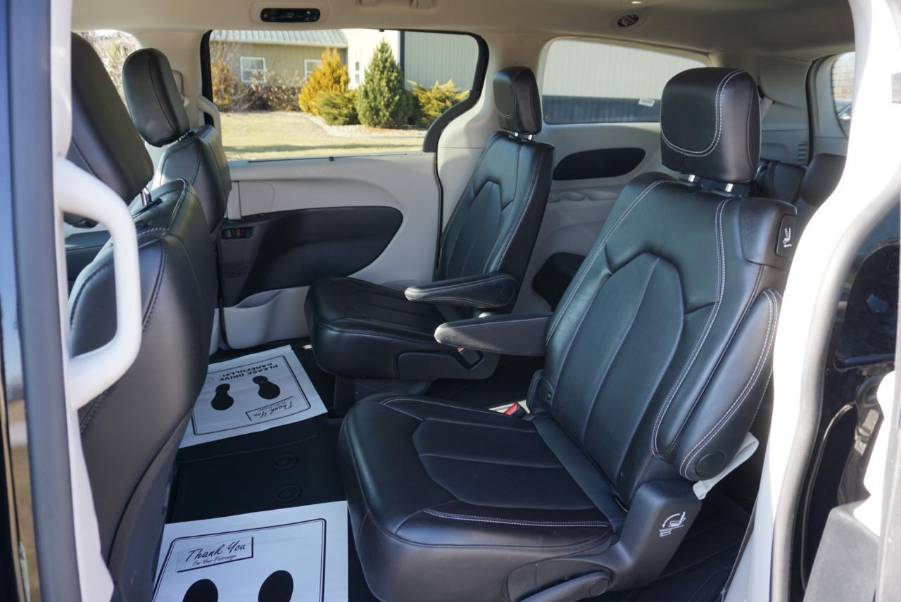 Chrysler Pacifica Touring L 2023