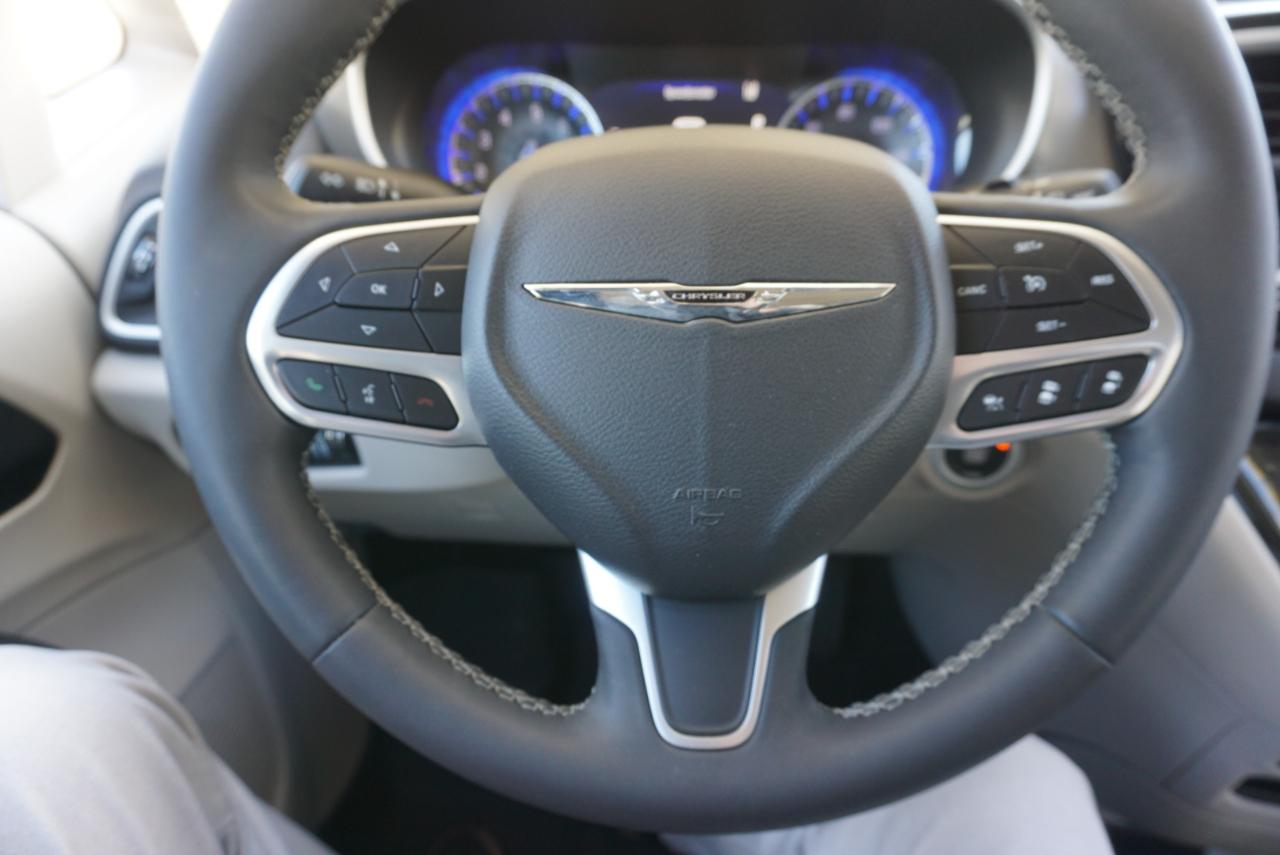 Chrysler Pacifica Touring L 2023