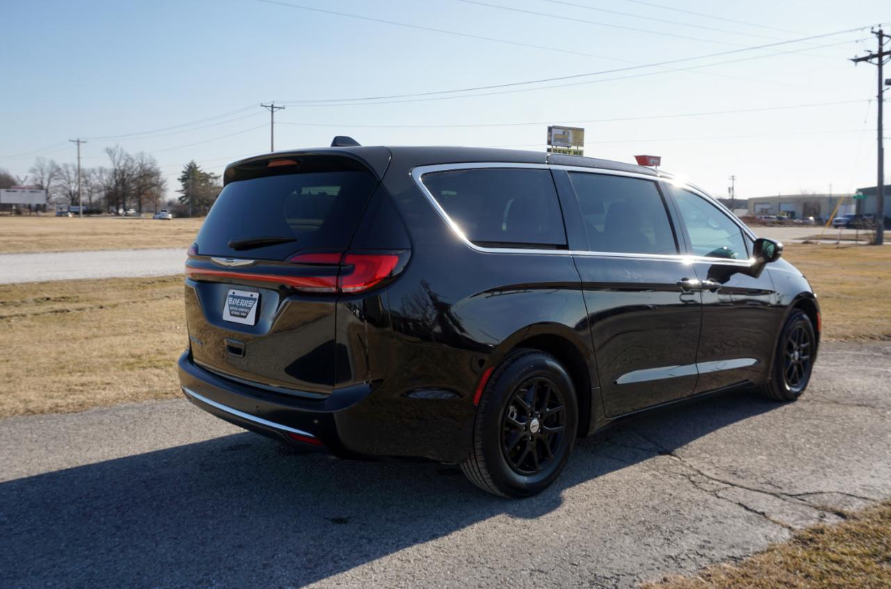 Chrysler Pacifica Touring L 2023