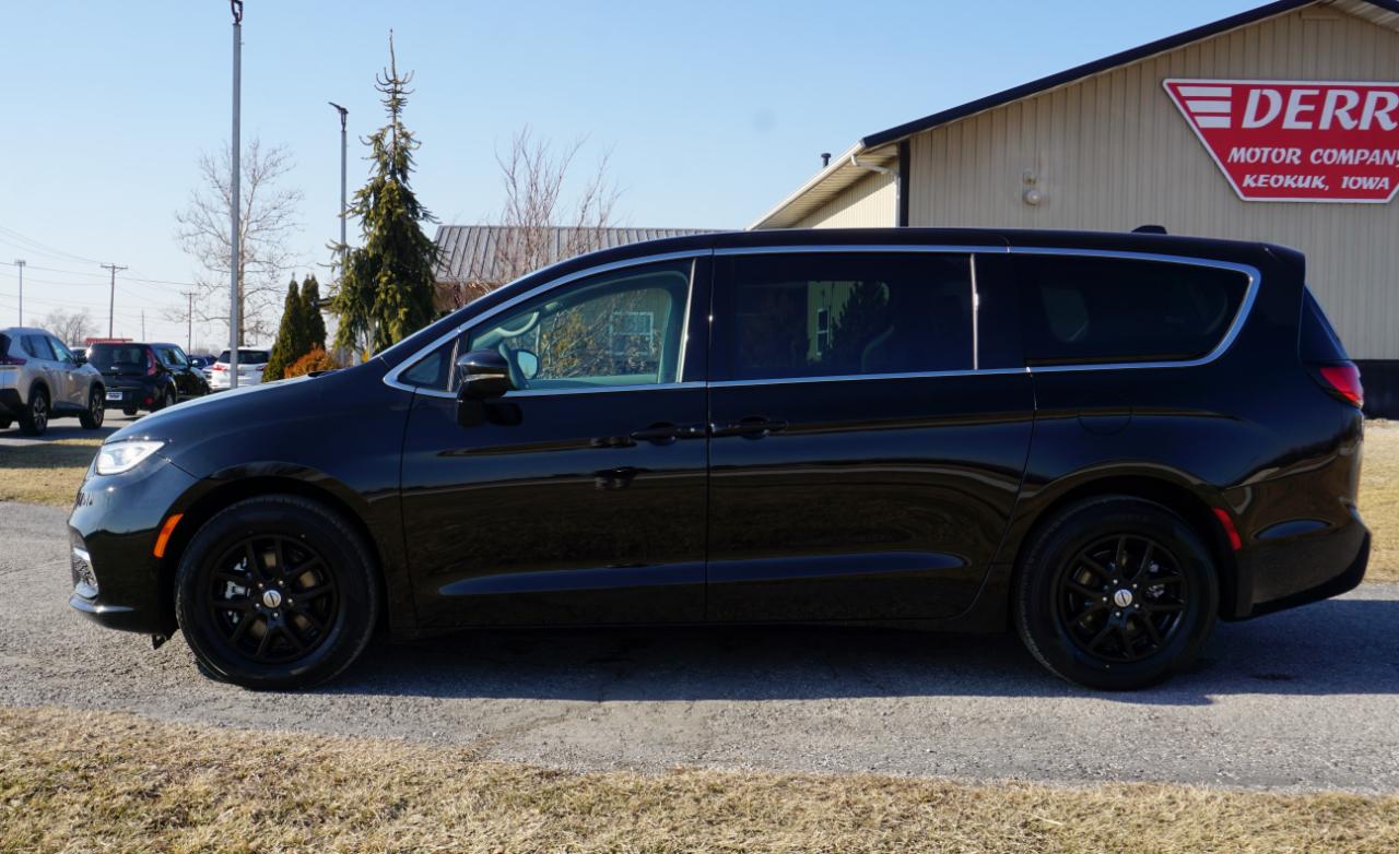 Chrysler Pacifica Touring L 2023
