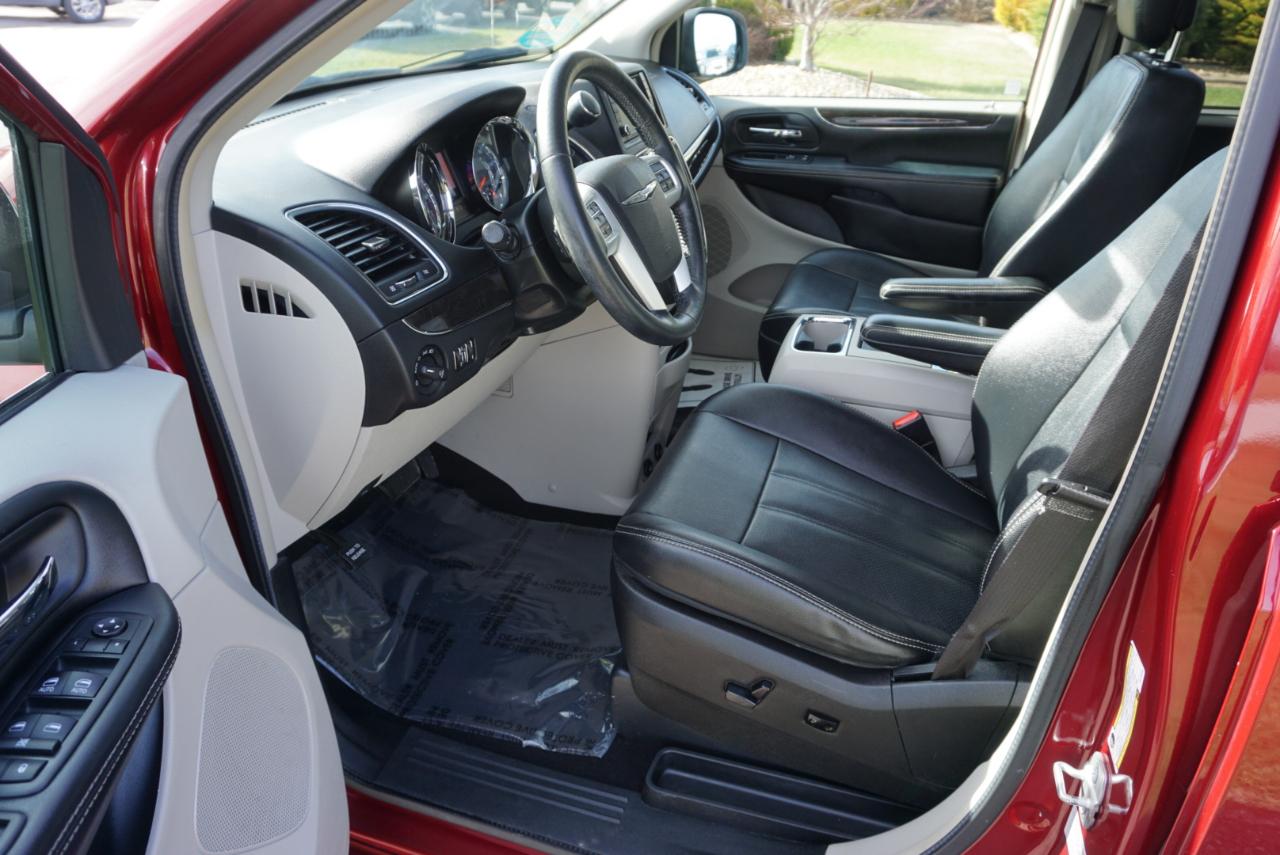 Chrysler Town & Country Touring-L 2016