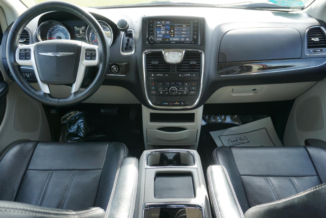 Chrysler Town & Country Touring-L 2016