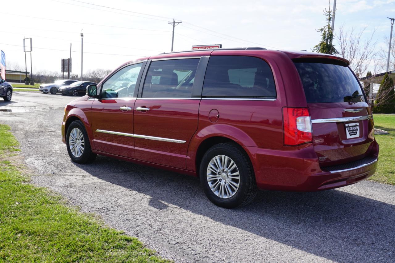 Chrysler Town & Country Touring-L 2016