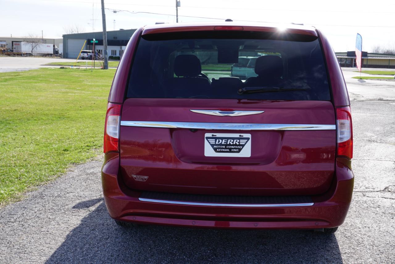 Chrysler Town & Country Touring-L 2016
