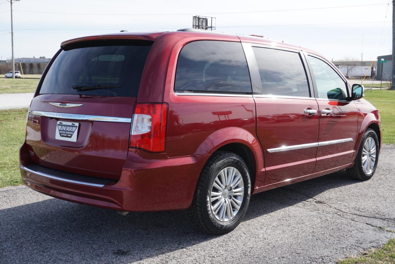 Chrysler Town & Country Touring-L 2016