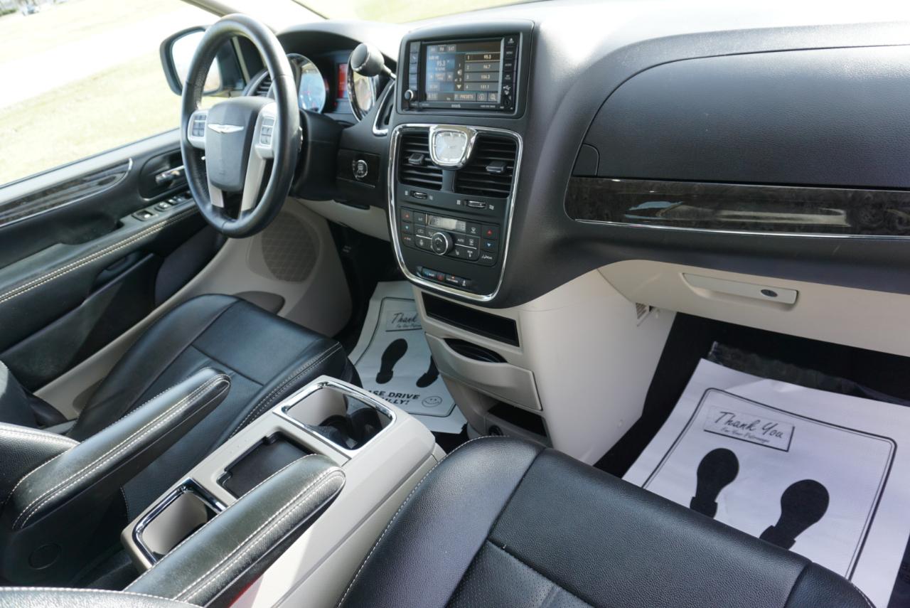 Chrysler Town & Country Touring-L 2016