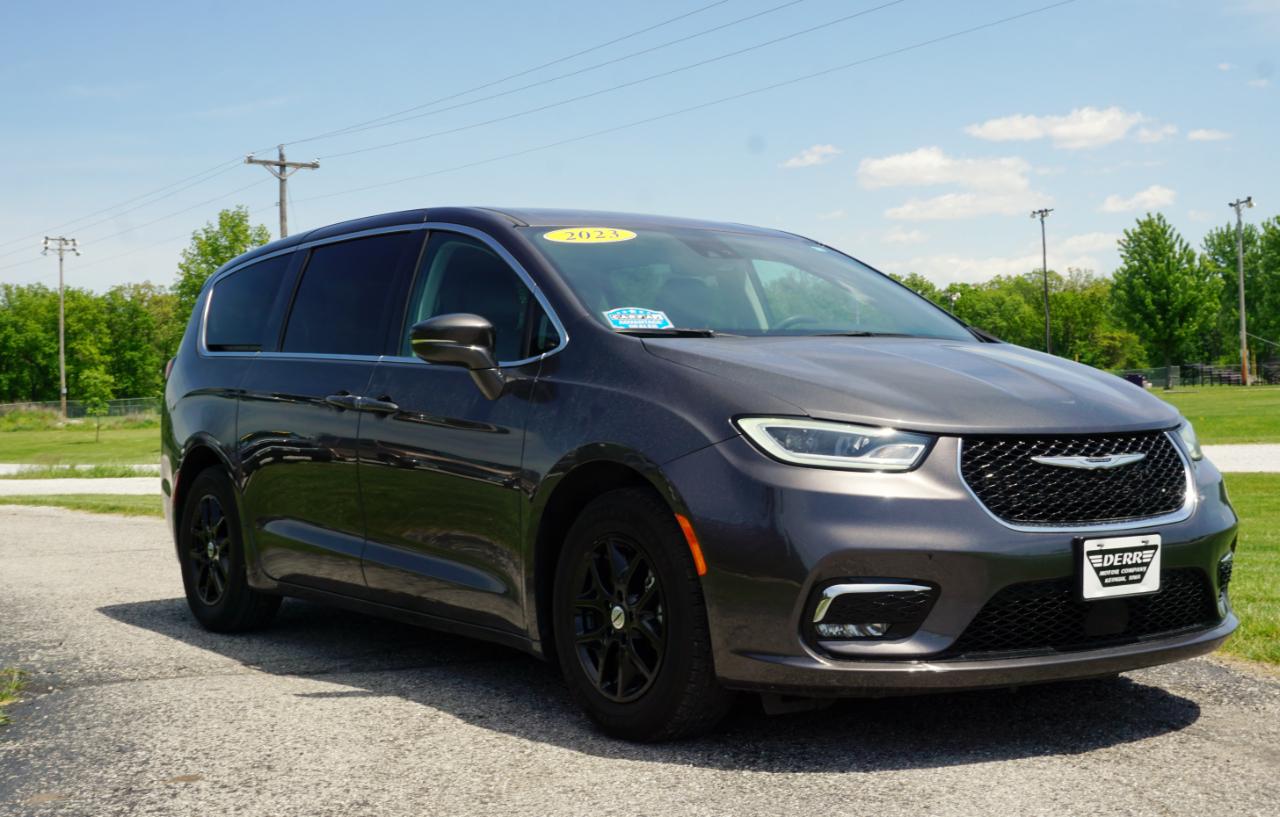 Chrysler Pacifica Touring L 2023
