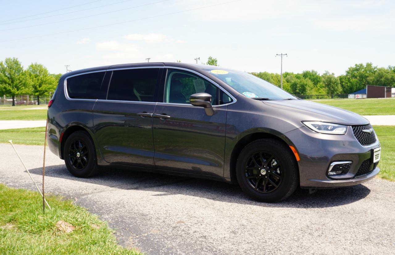 Chrysler Pacifica Touring L 2023