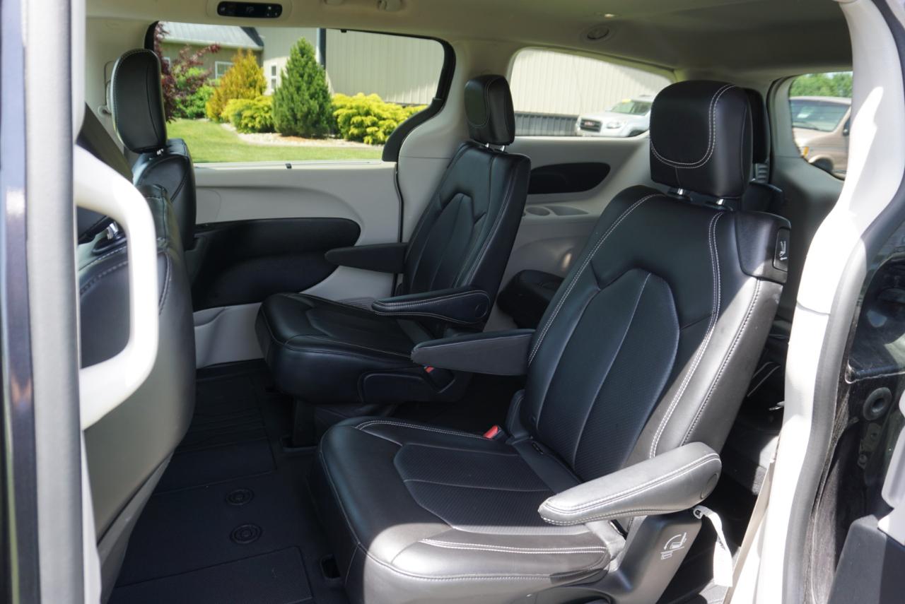 Chrysler Pacifica Touring L 2023