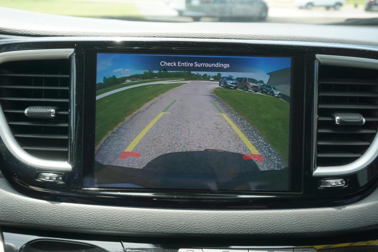 Chrysler Pacifica Touring L 2023