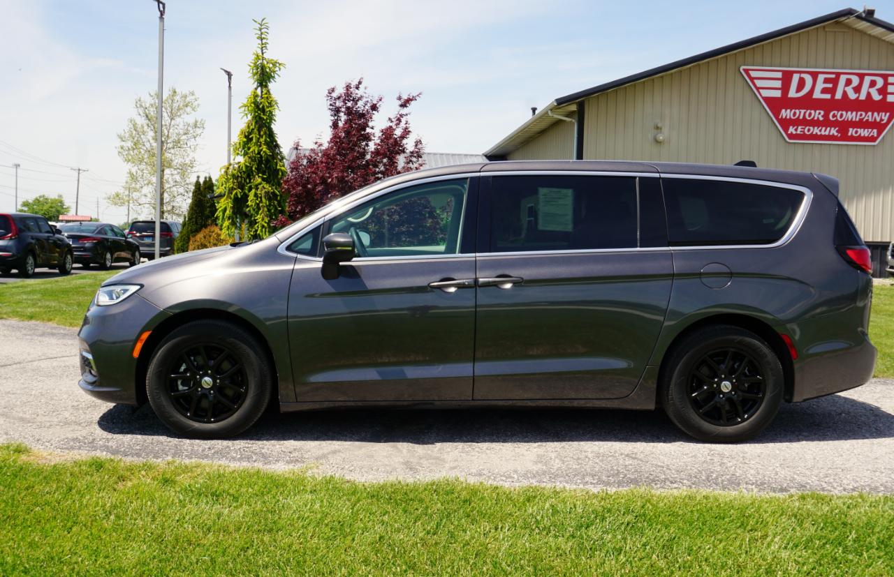 Chrysler Pacifica Touring L 2023