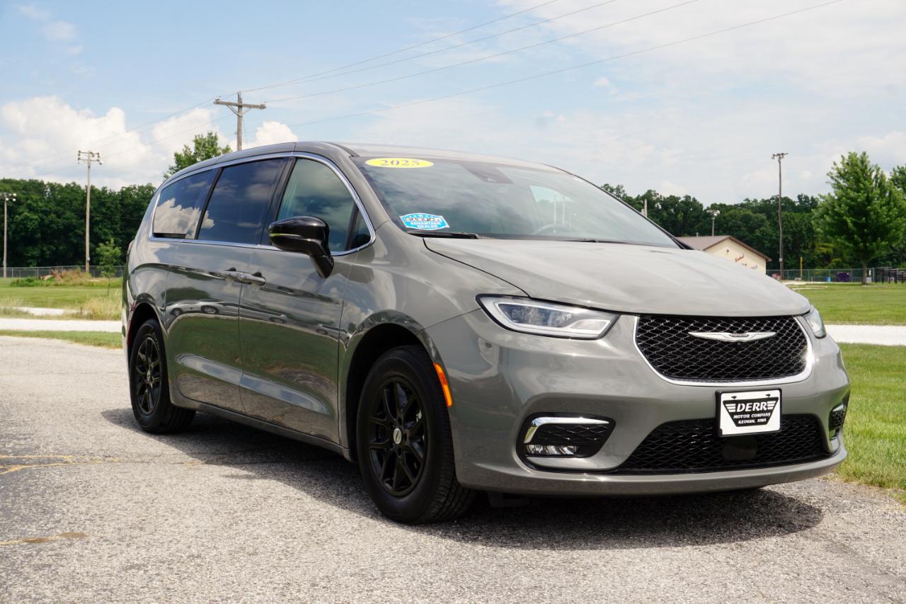 Chrysler Pacifica Select 2025