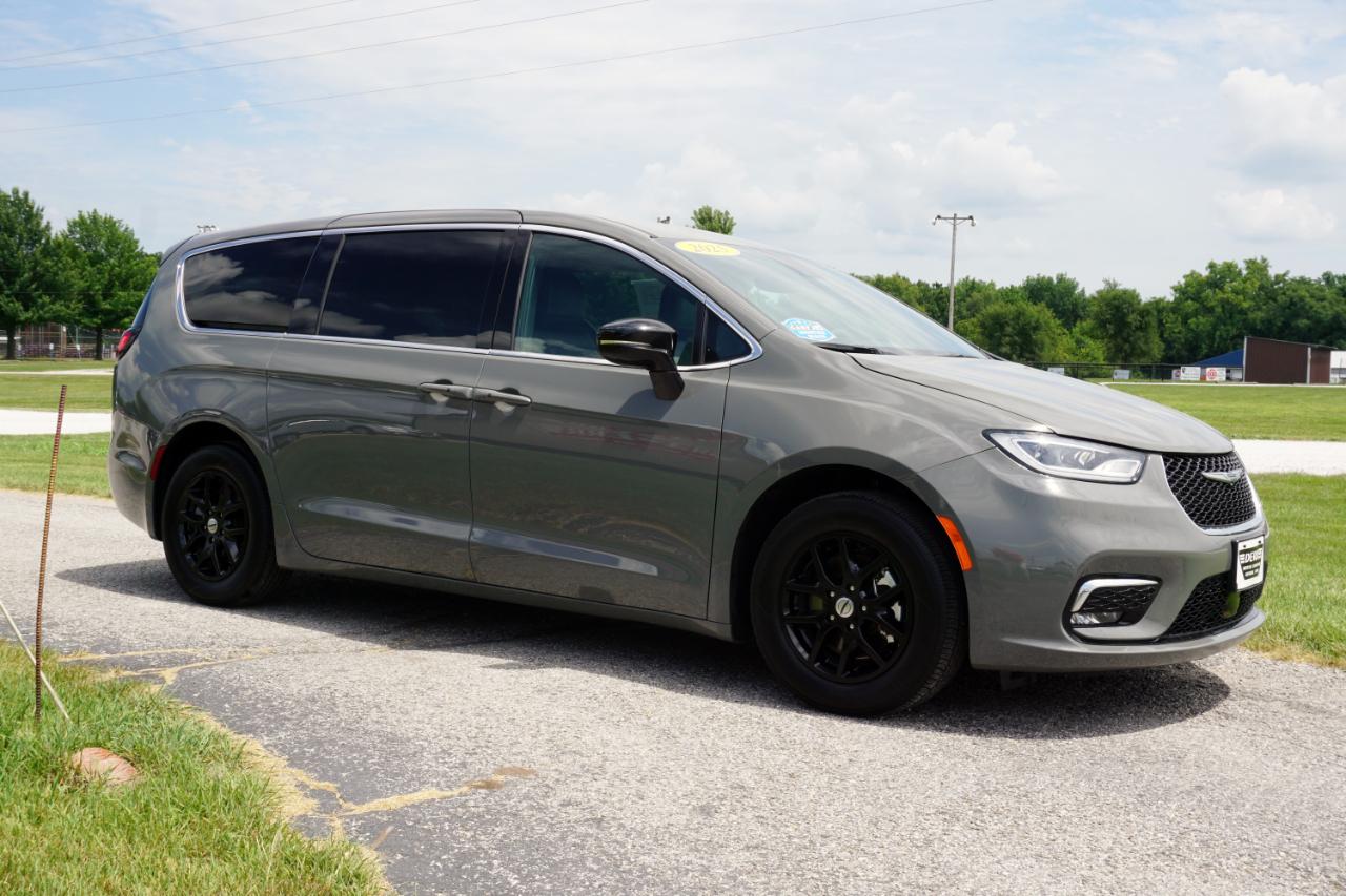 Chrysler Pacifica Select 2025