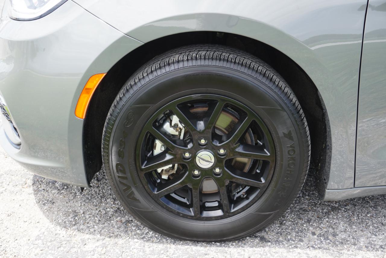Chrysler Pacifica Select 2025