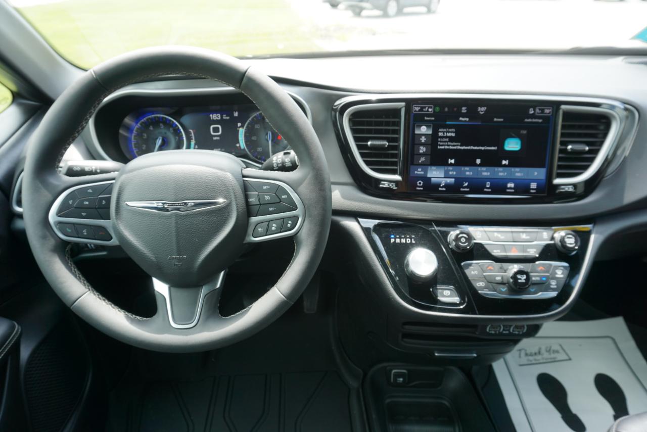 Chrysler Pacifica Select 2025