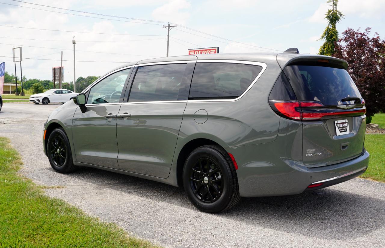 Chrysler Pacifica Select 2025