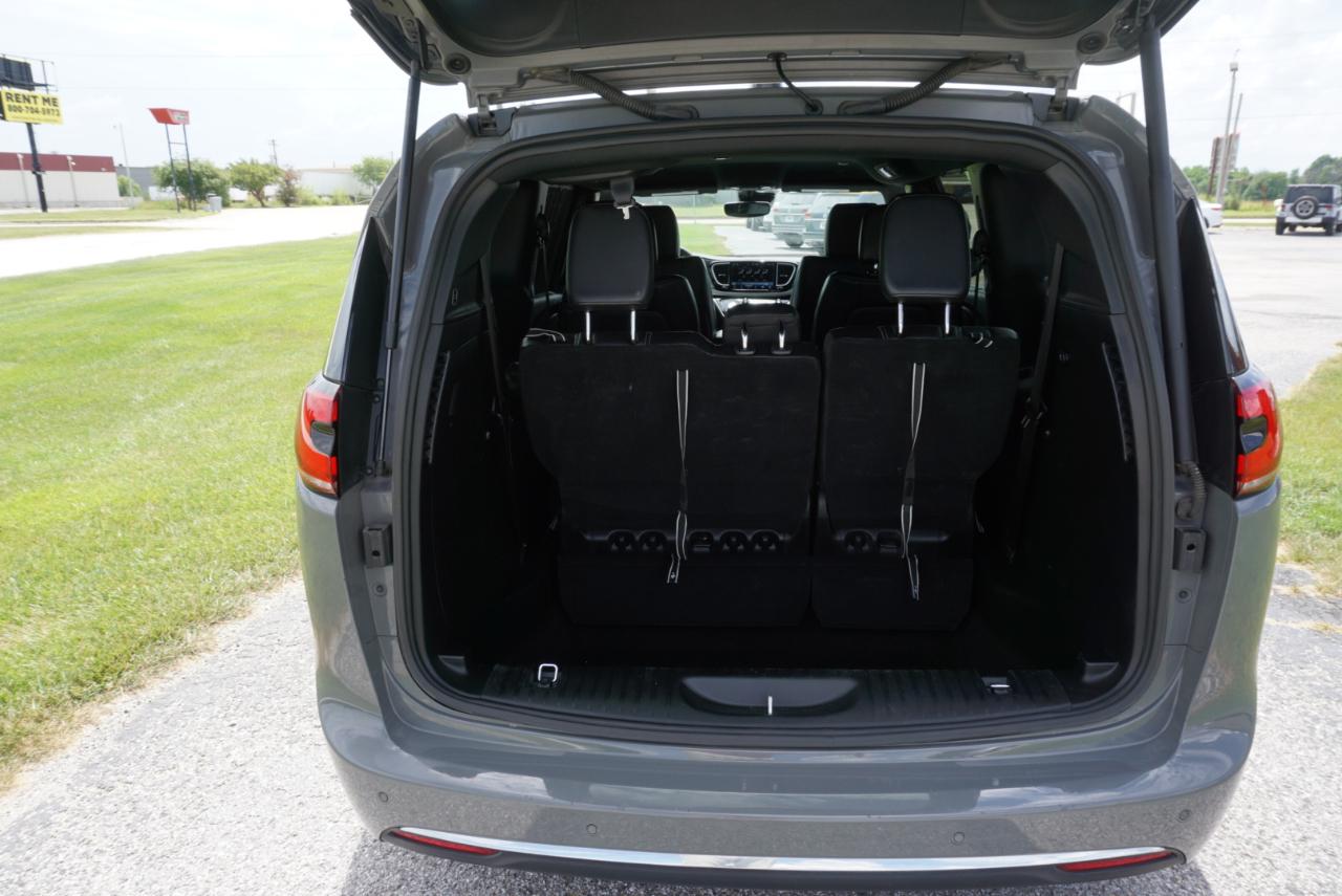 Chrysler Pacifica Select 2025
