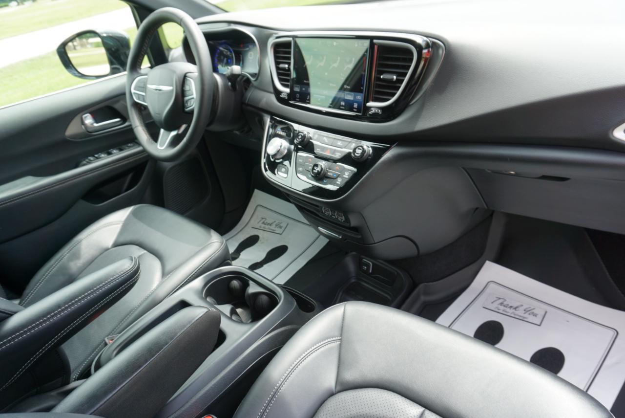 Chrysler Pacifica Select 2025