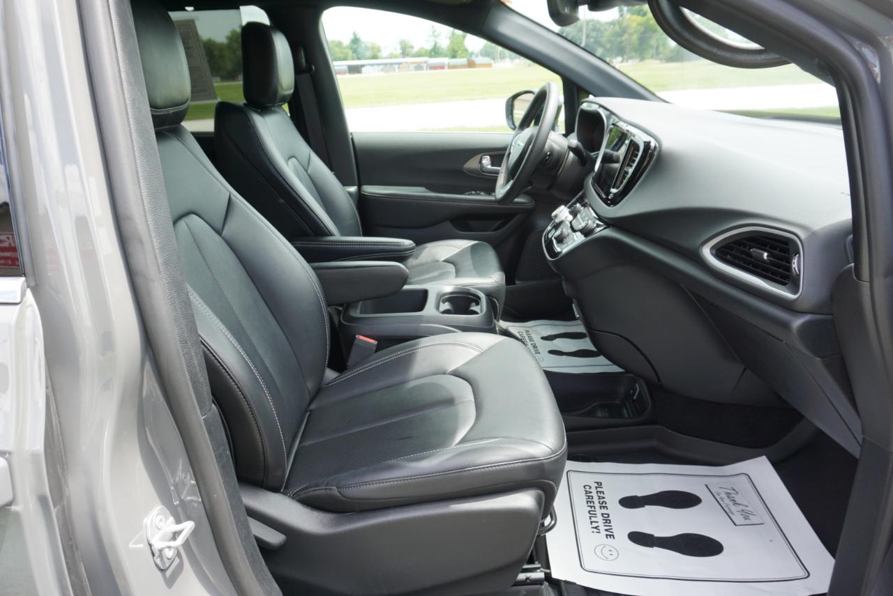 Chrysler Pacifica Select 2025