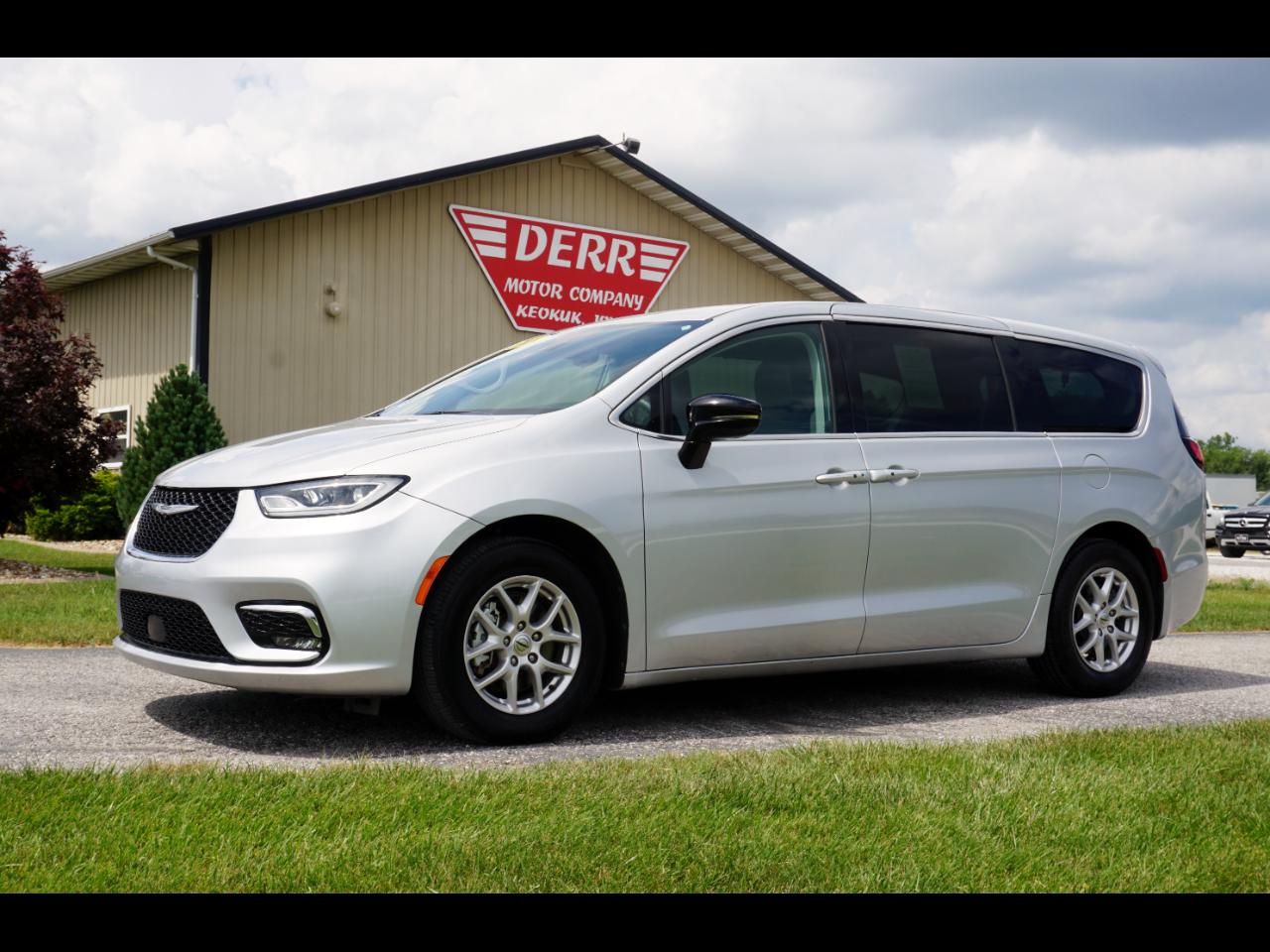 Chrysler Pacifica Touring L 2024