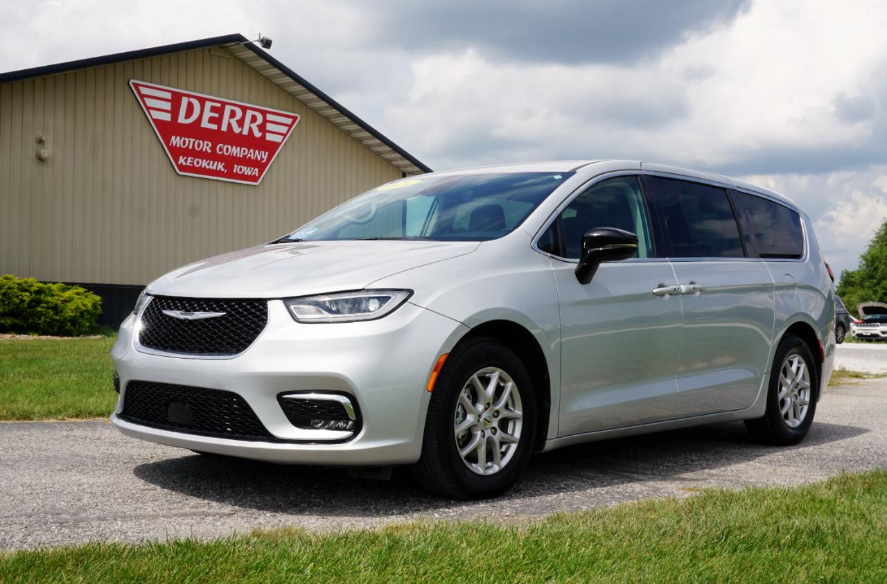 Chrysler Pacifica Touring L 2024
