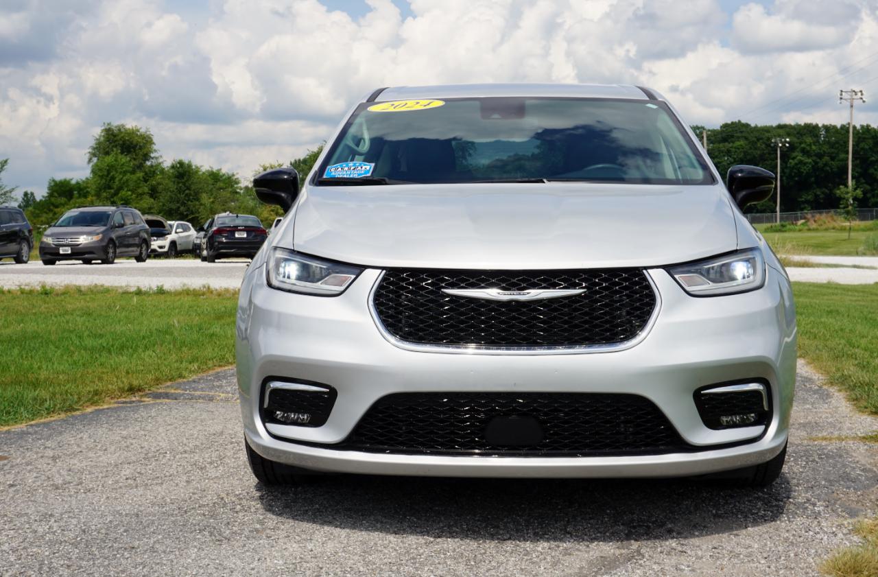 Chrysler Pacifica Touring L 2024