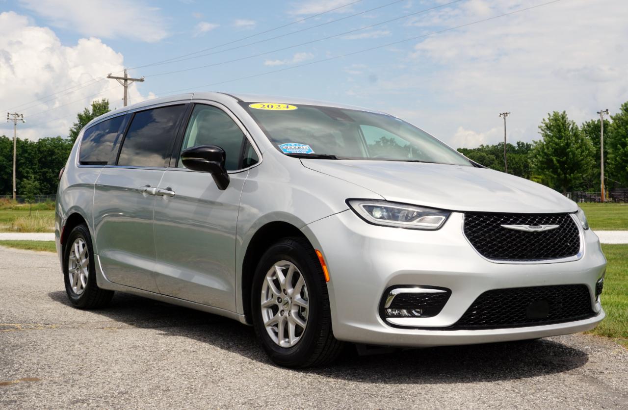 Chrysler Pacifica Touring L 2024