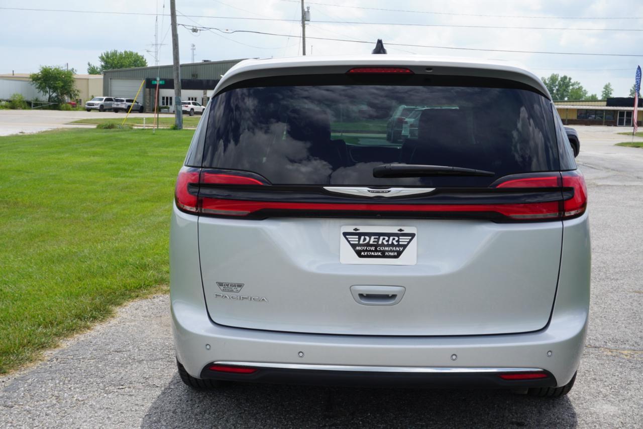 Chrysler Pacifica Touring L 2024