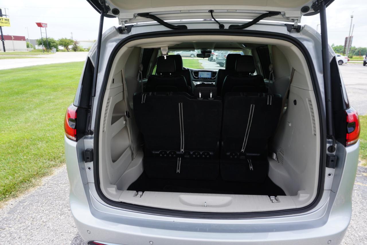 Chrysler Pacifica Touring L 2024