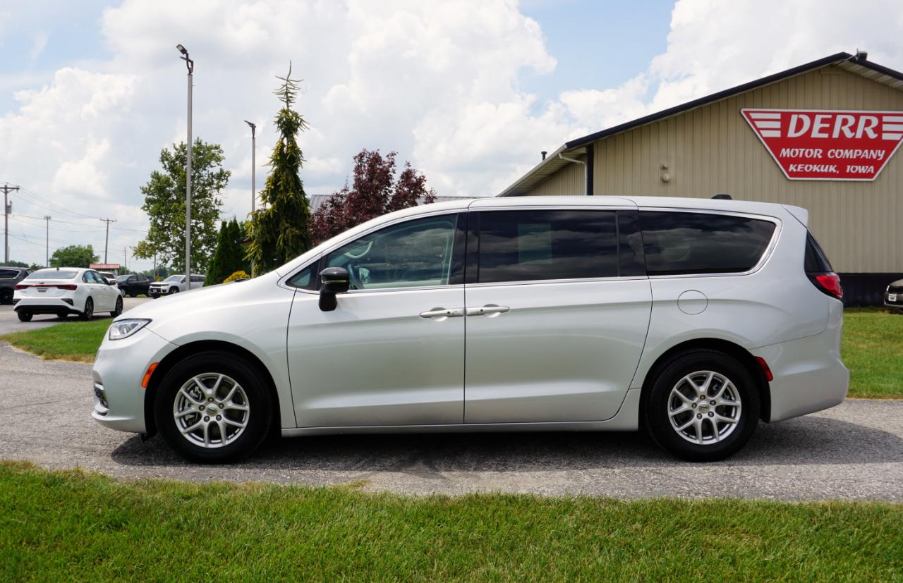 Chrysler Pacifica Touring L 2024