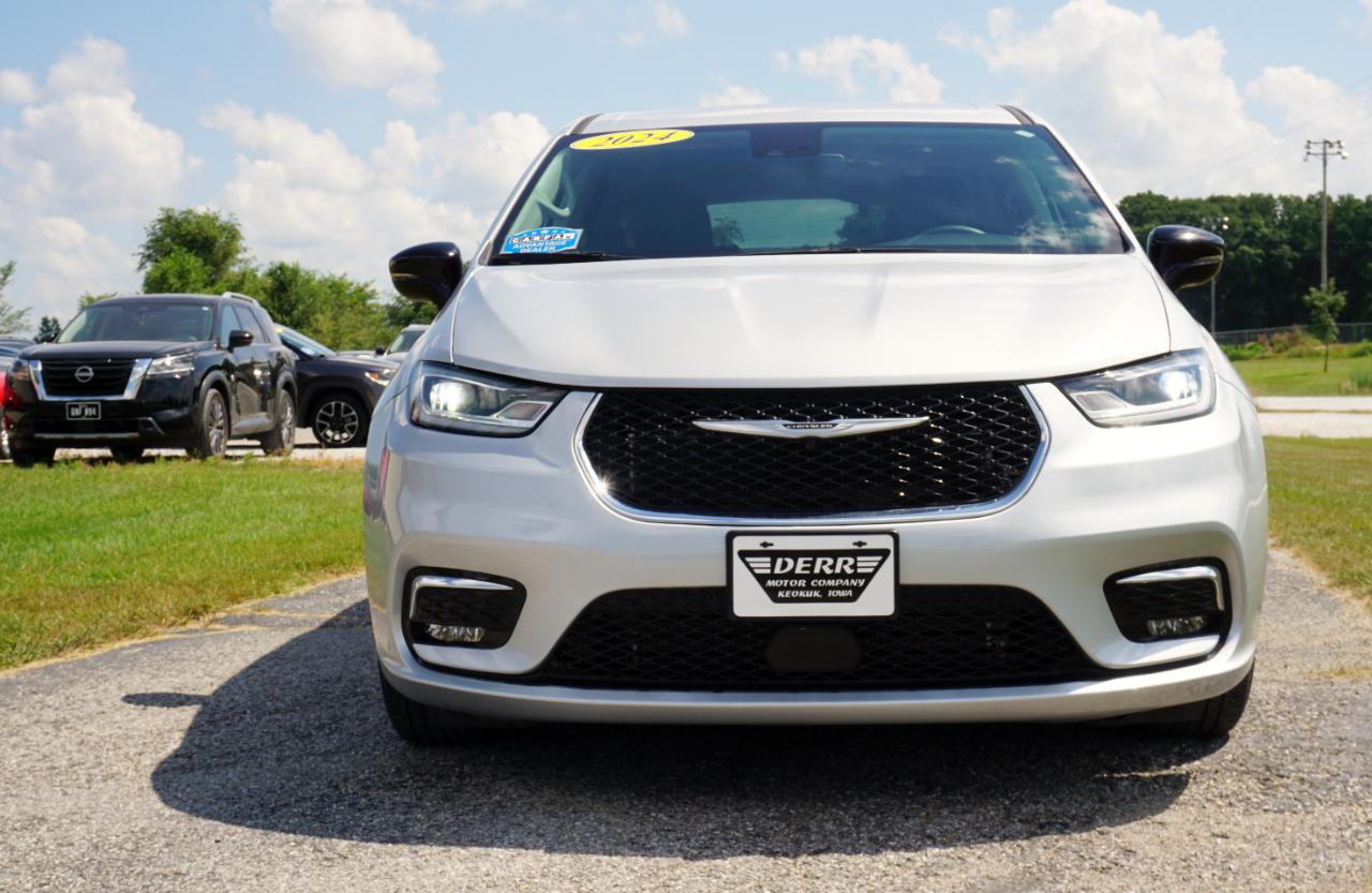 Chrysler Pacifica Touring L 2024