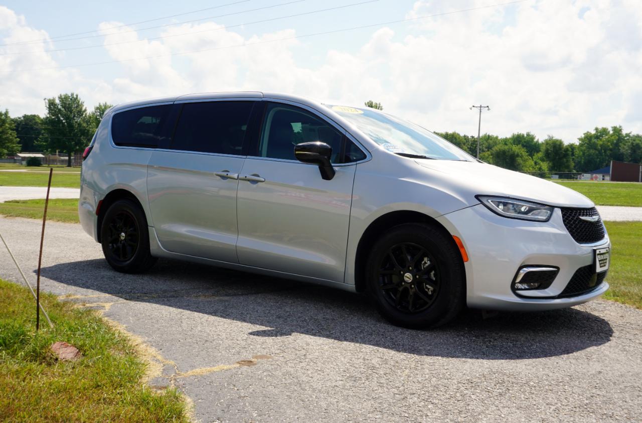 Chrysler Pacifica Touring L 2024
