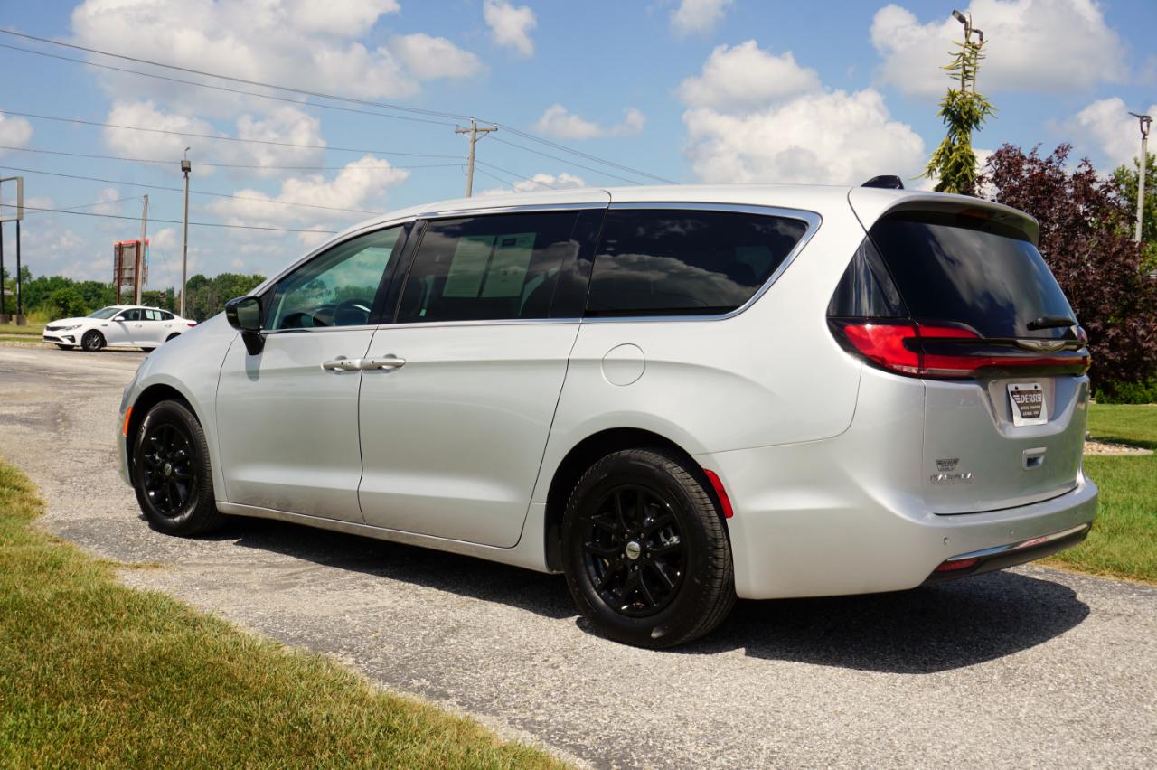 Chrysler Pacifica Touring L 2024