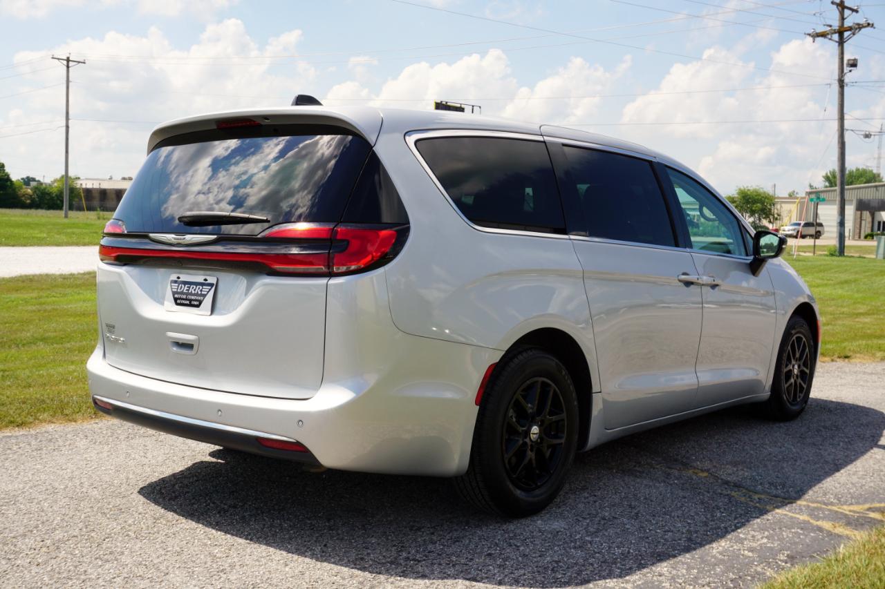 Chrysler Pacifica Touring L 2024