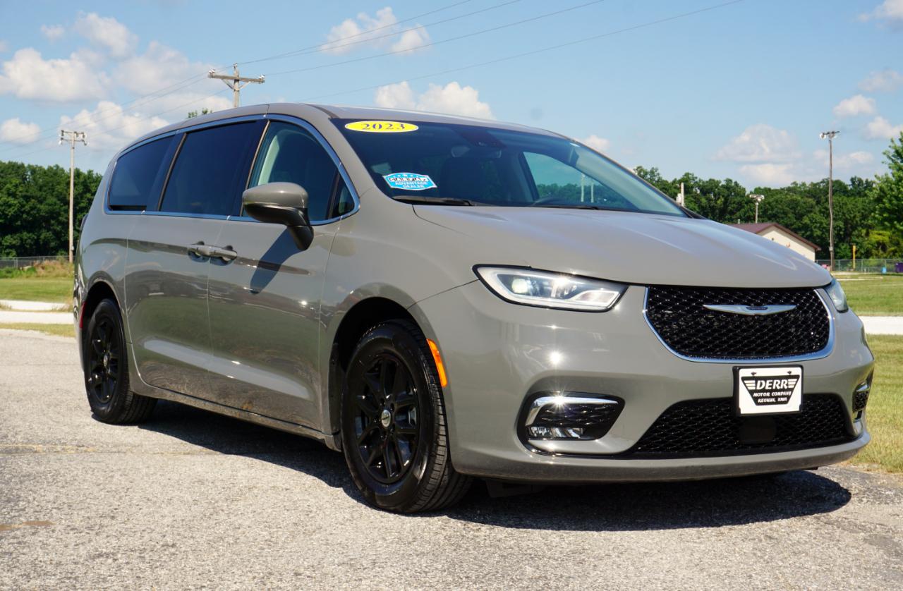 Chrysler Pacifica Touring L 2023