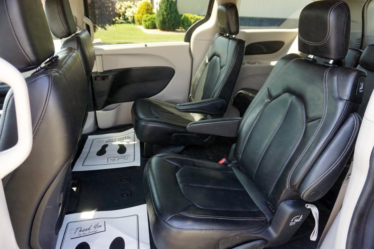 Chrysler Pacifica Touring L 2023