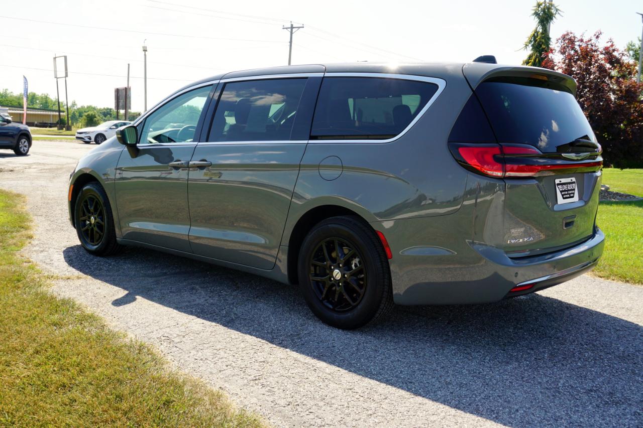 Chrysler Pacifica Touring L 2023