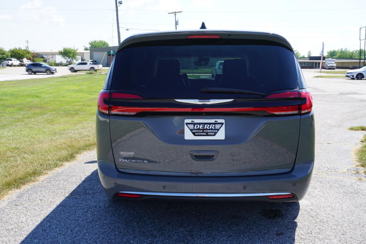 Chrysler Pacifica Touring L 2023